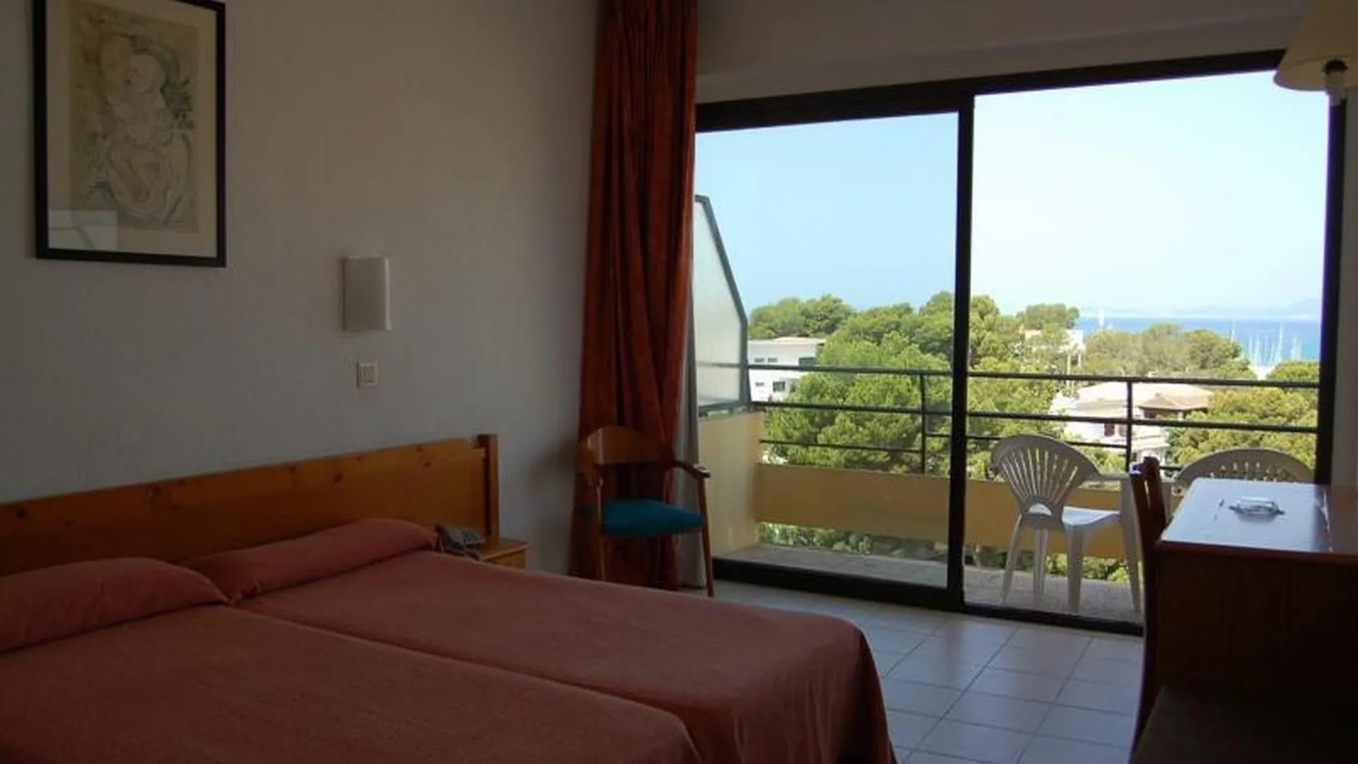 Hotel Amazonas El Arenal
